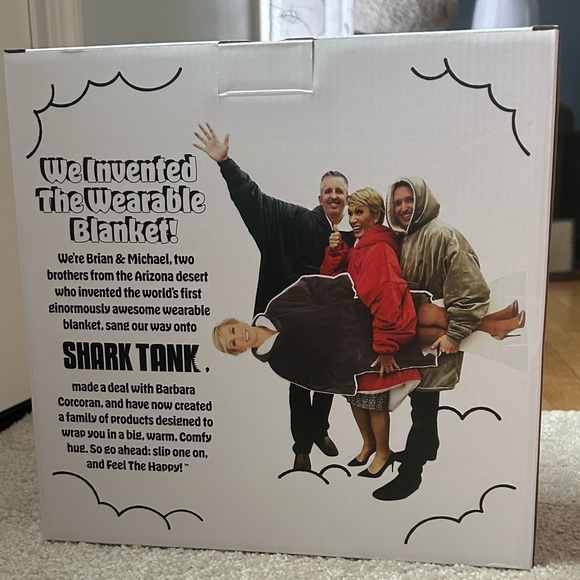 THE COMFY Original | Oversized Microfiber & Sherpa Wearable Blanket - Picture 3 of 6